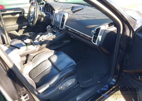 2018 Porsche Cayenne Platinum Edition z USA, uszkodzony, nr VIN WP1AA2A28JKA01396